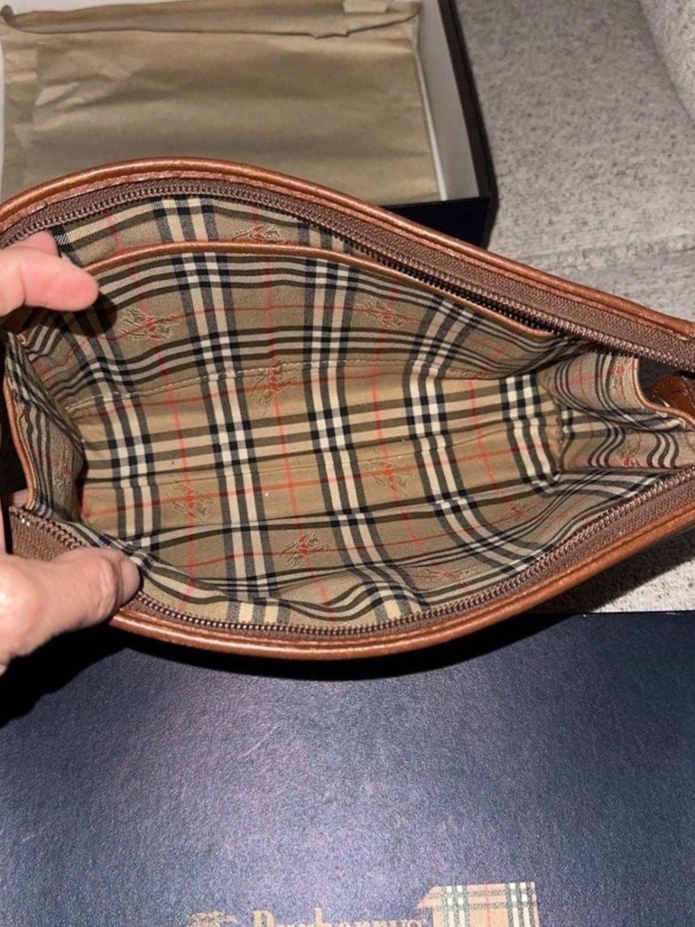 Vintage authentic Burberrys Tan Brown Leather Clutch Wristlet - Picture 4 of 11